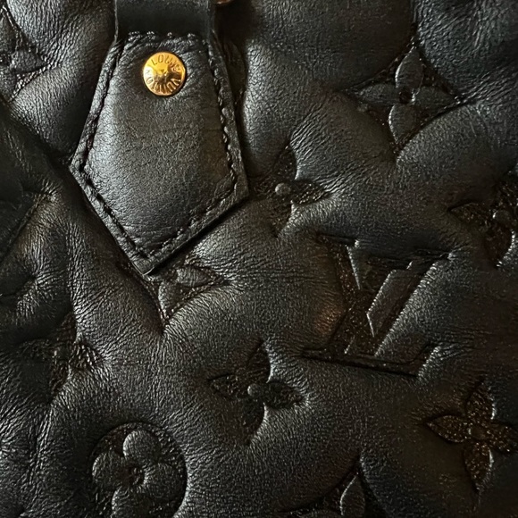 Authentic* LOUIS VUITTON Lambskin Embossed Monogram Speedy 22 Bandouliere Black - Picture 5 of 15